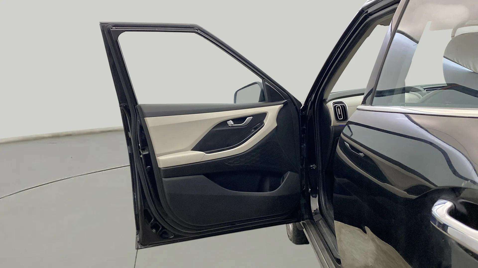 Front left door interior of a Hyundai Creta 2018-2023