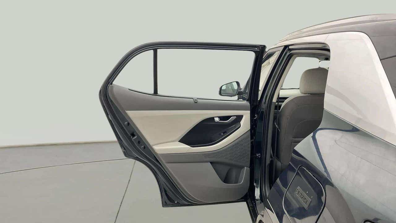 Rear door interior of a Hyundai Creta