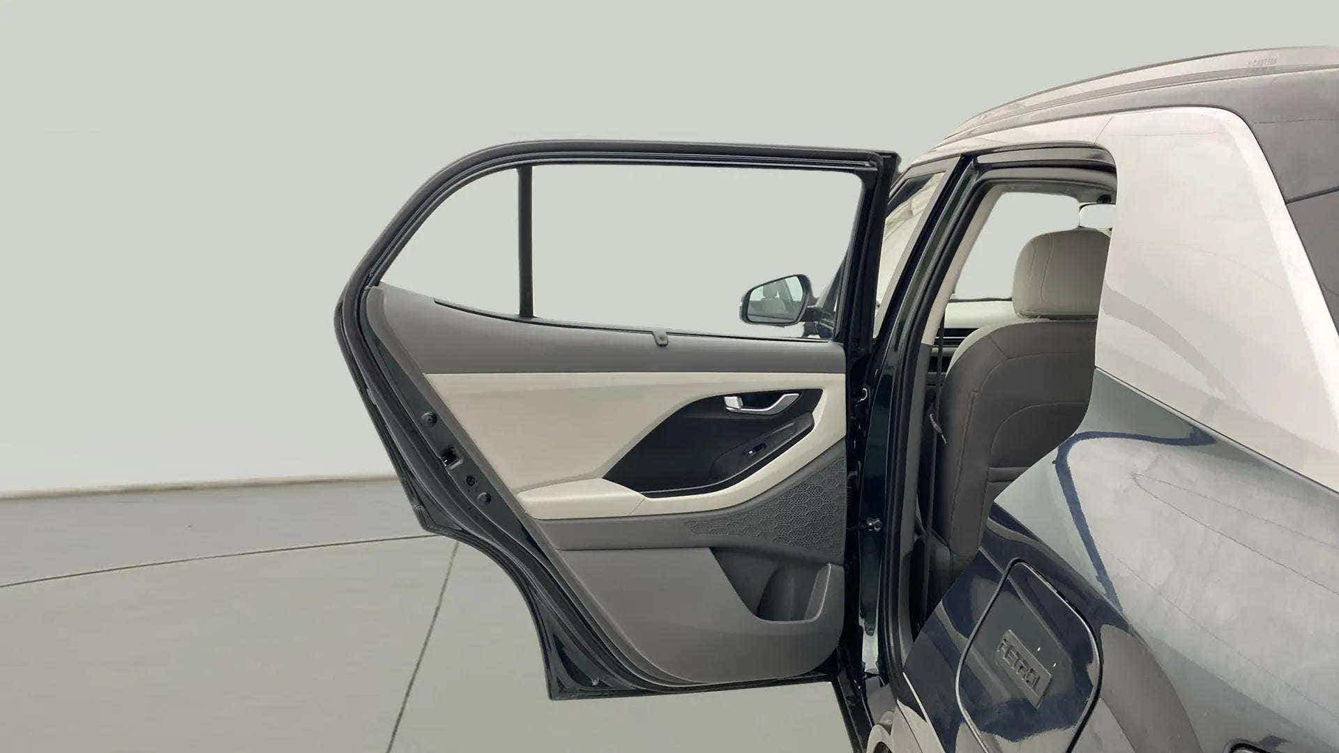 Rear door interior of a Hyundai Creta