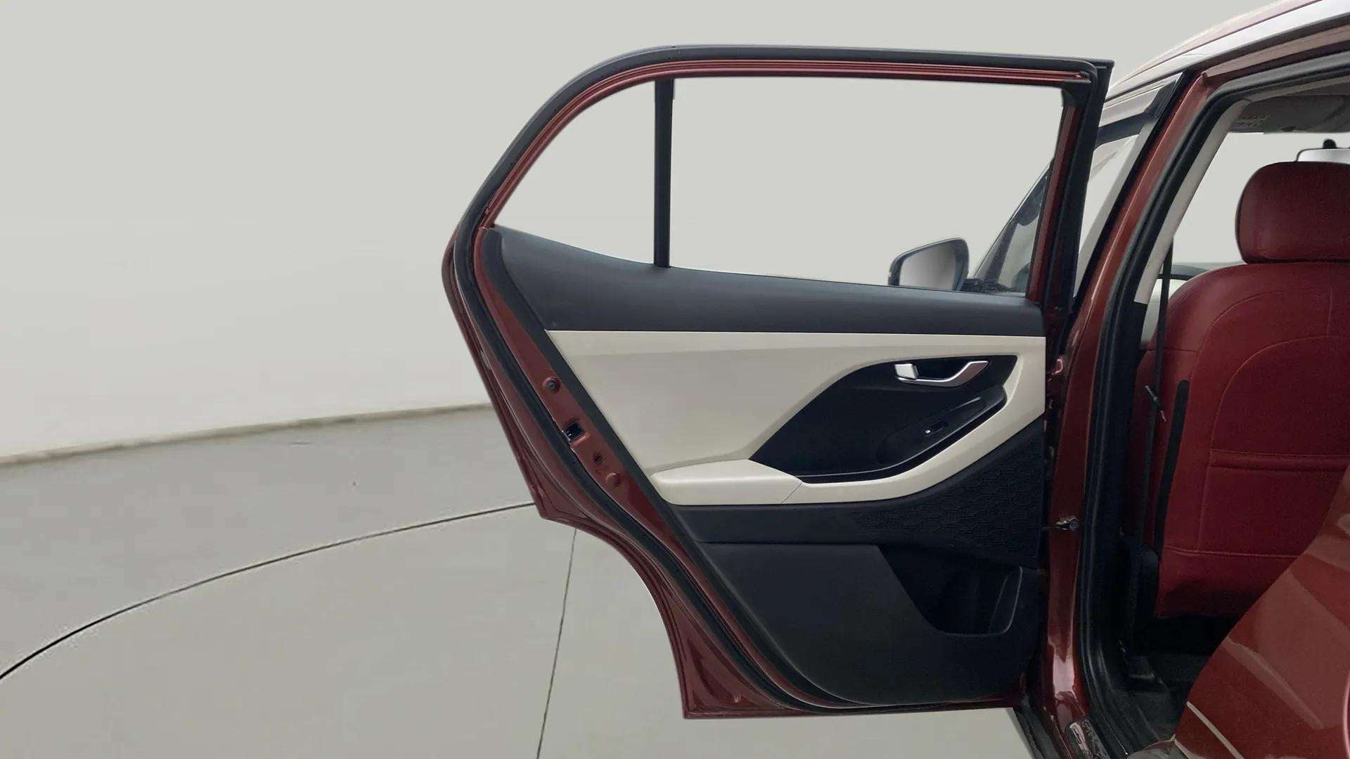 Rear left door interior of a Hyundai Creta 2018-2023