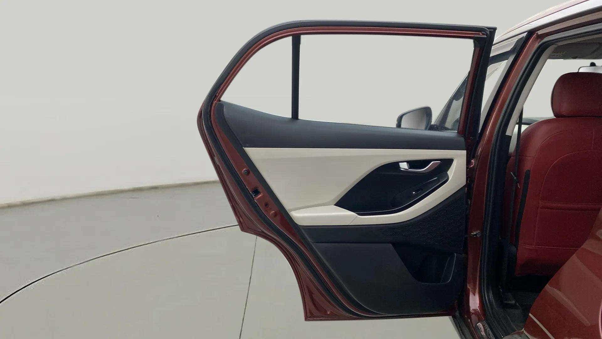 Rear left door interior of a Hyundai Creta 2018-2023