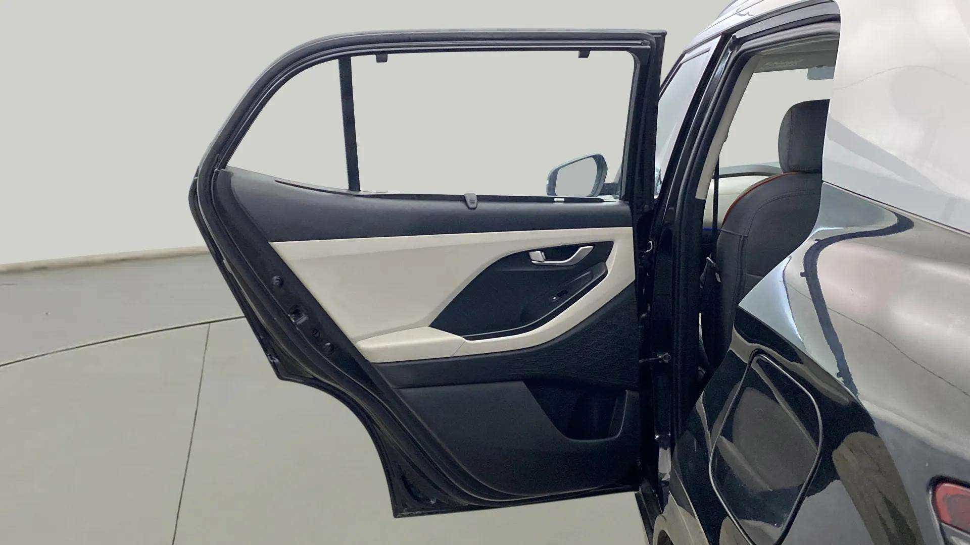 Rear door interior of a Hyundai Creta 2018-2023