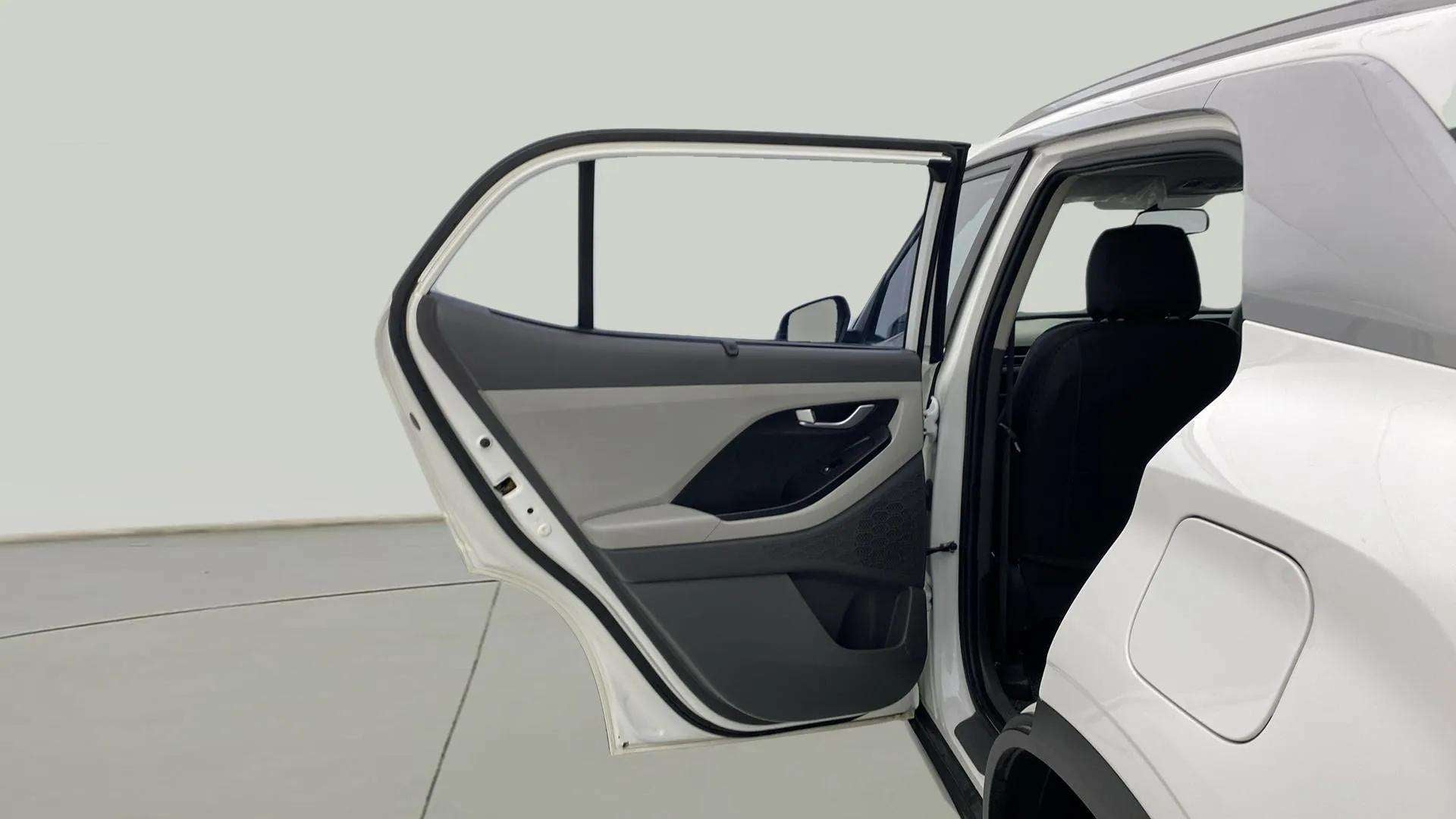 Rear door interior of a Hyundai Creta