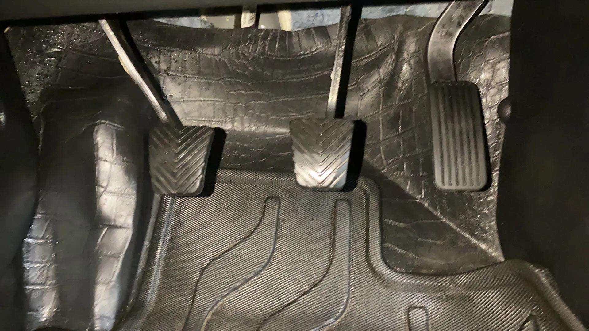 Foot pedals of a Hyundai Creta 2018-2023