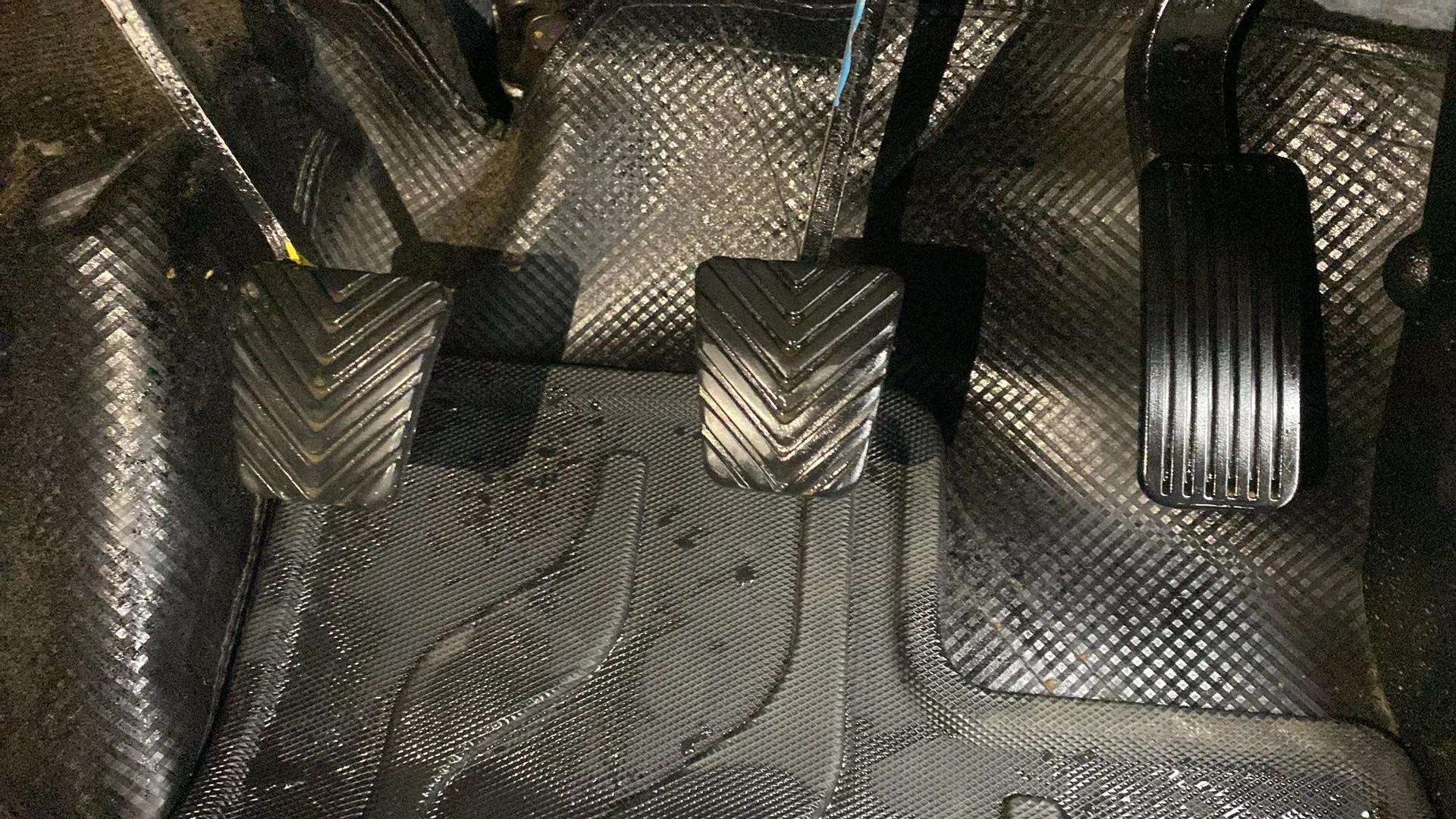 Footwell with pedals of a Hyundai Creta 2018-2023