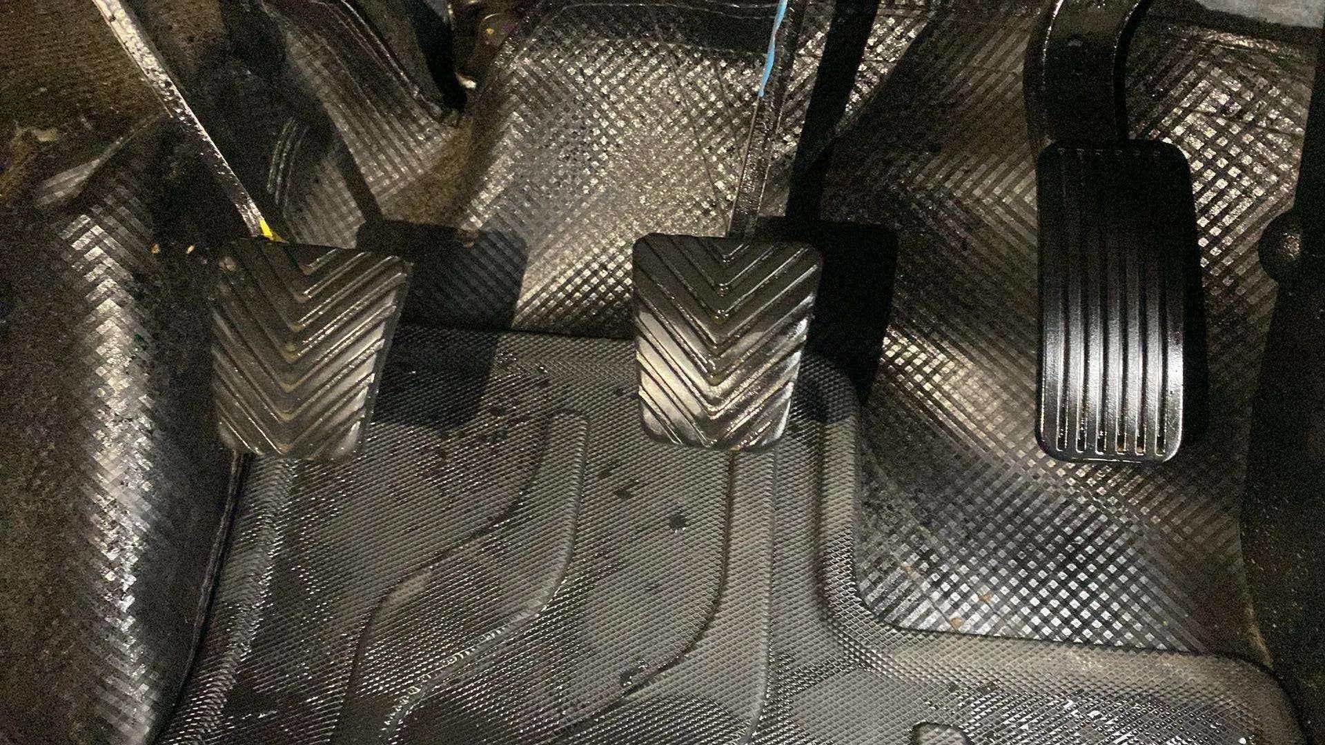 Footwell with pedals of a Hyundai Creta 2018-2023