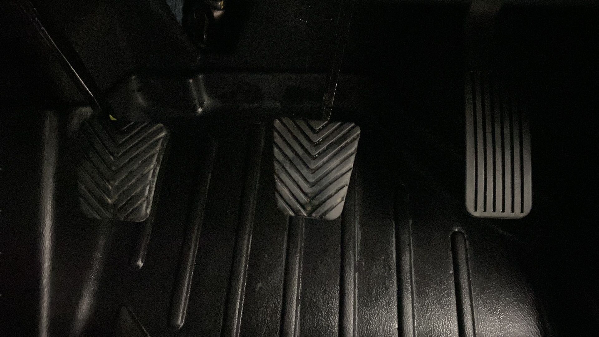 Foot pedal controls in a Hyundai Creta 2018-2023