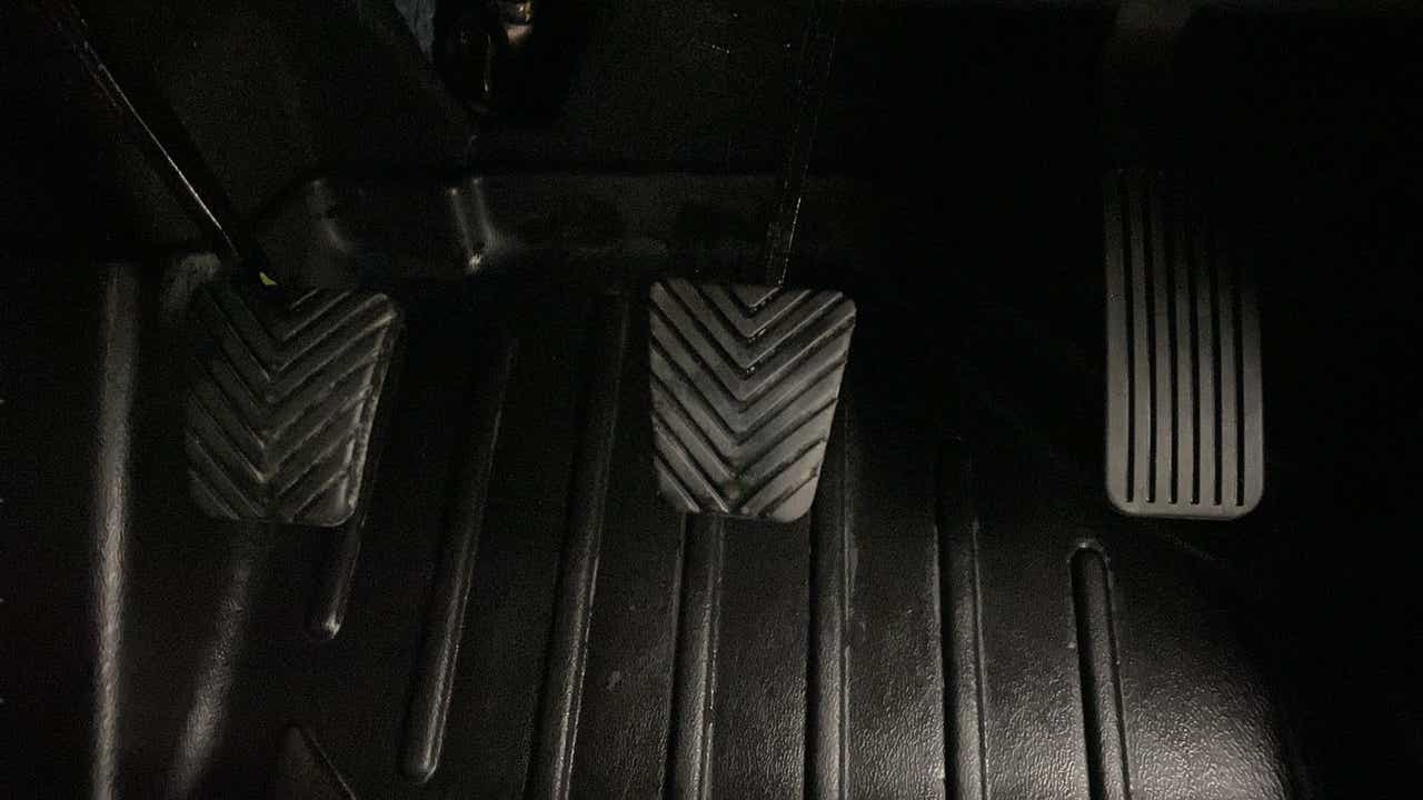 Foot pedal controls in a Hyundai Creta 2018-2023