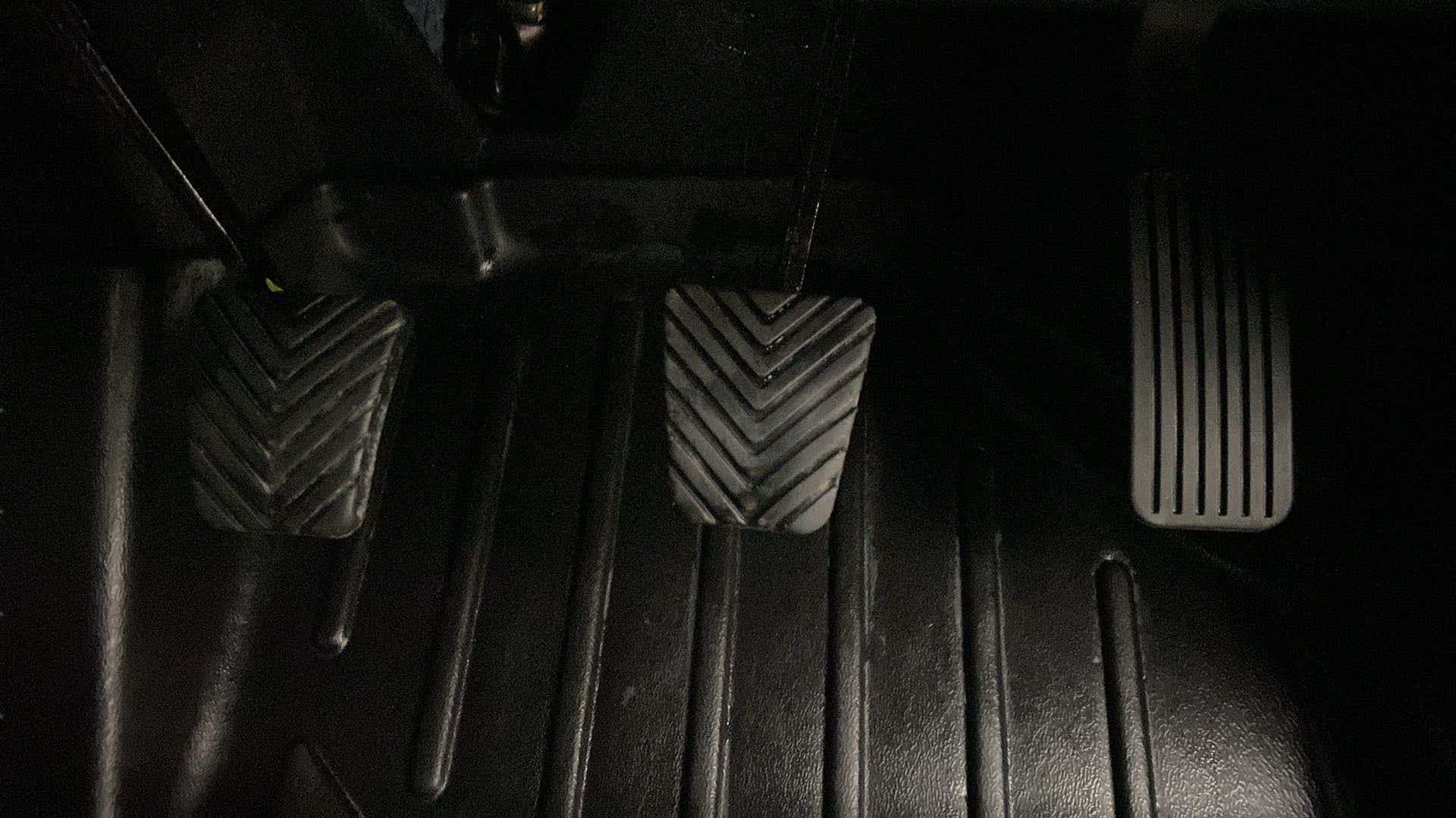 Foot pedal controls in a Hyundai Creta 2018-2023