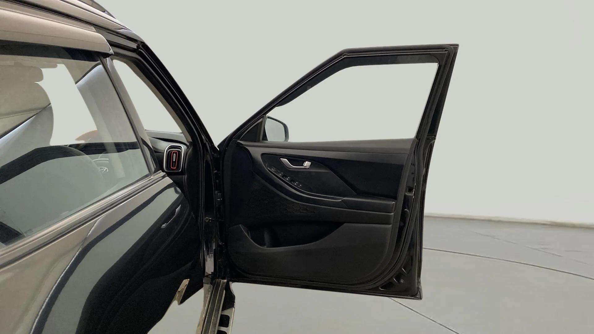 Front door panel view of a Hyundai Creta 2018-2023