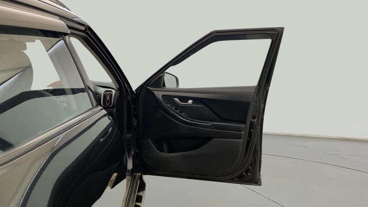 Front door panel view of a Hyundai Creta 2018-2023