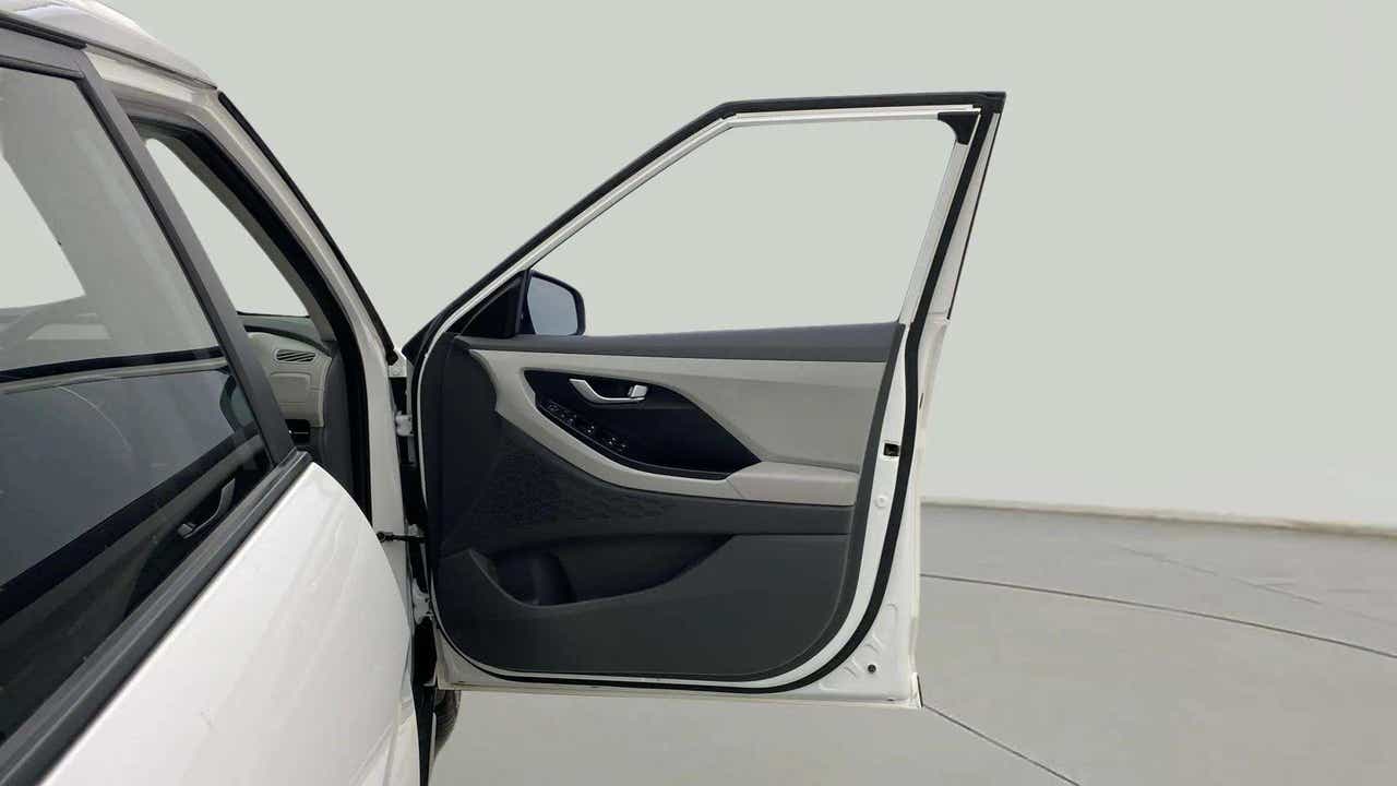 Front left door interior of a Hyundai Creta