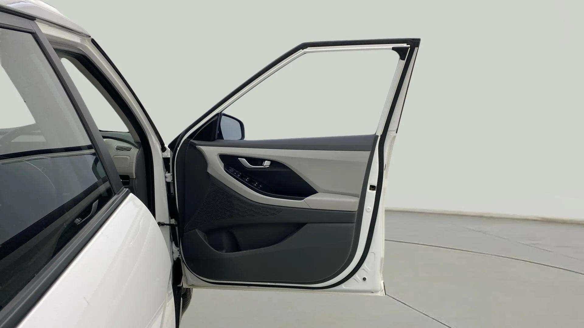 Front left door interior of a Hyundai Creta