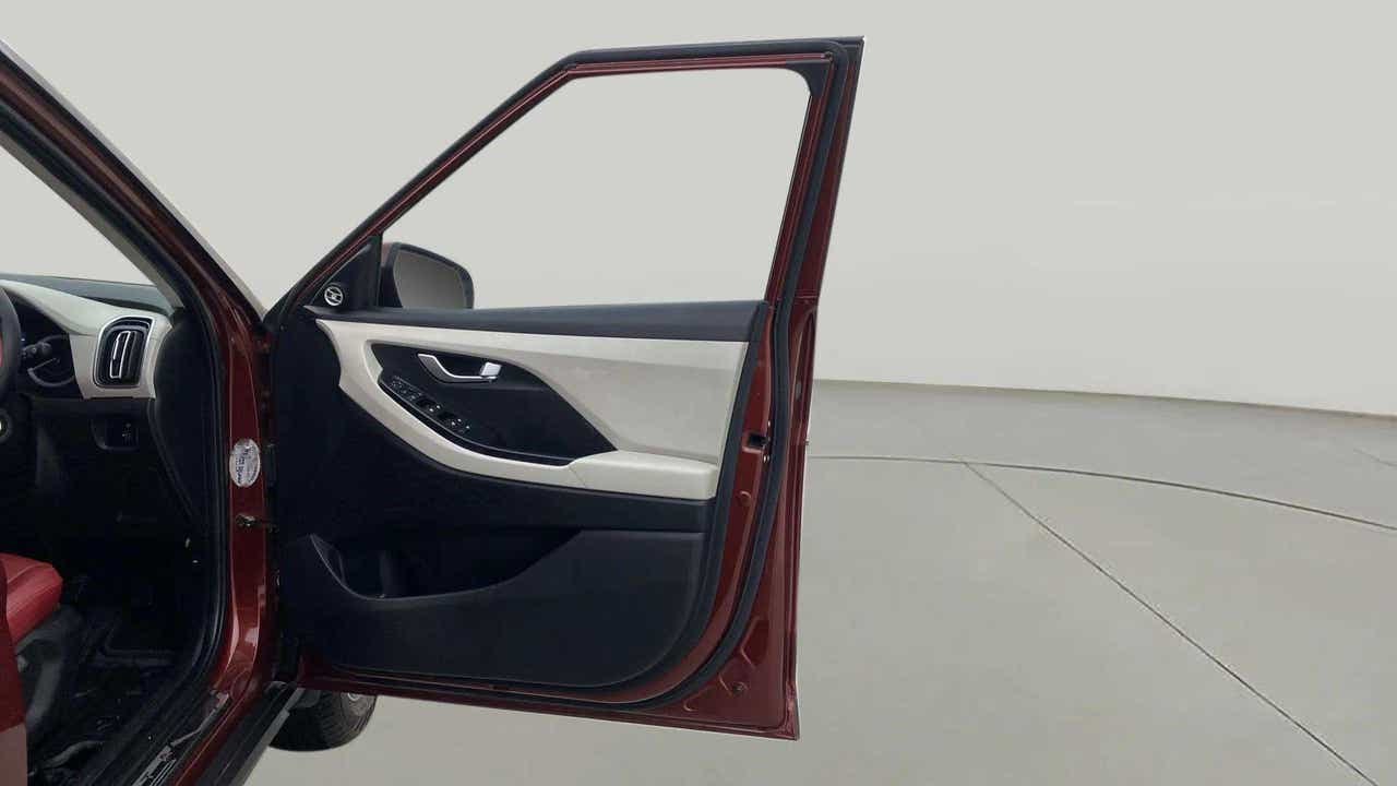 Driver door and dashboard view of a Hyundai Creta 2018-2023