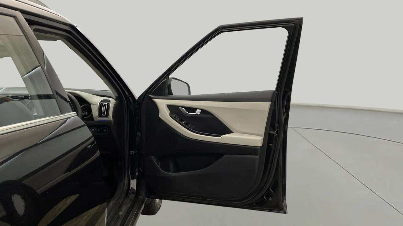 Driver side door panel of a Hyundai Creta 2018-2023