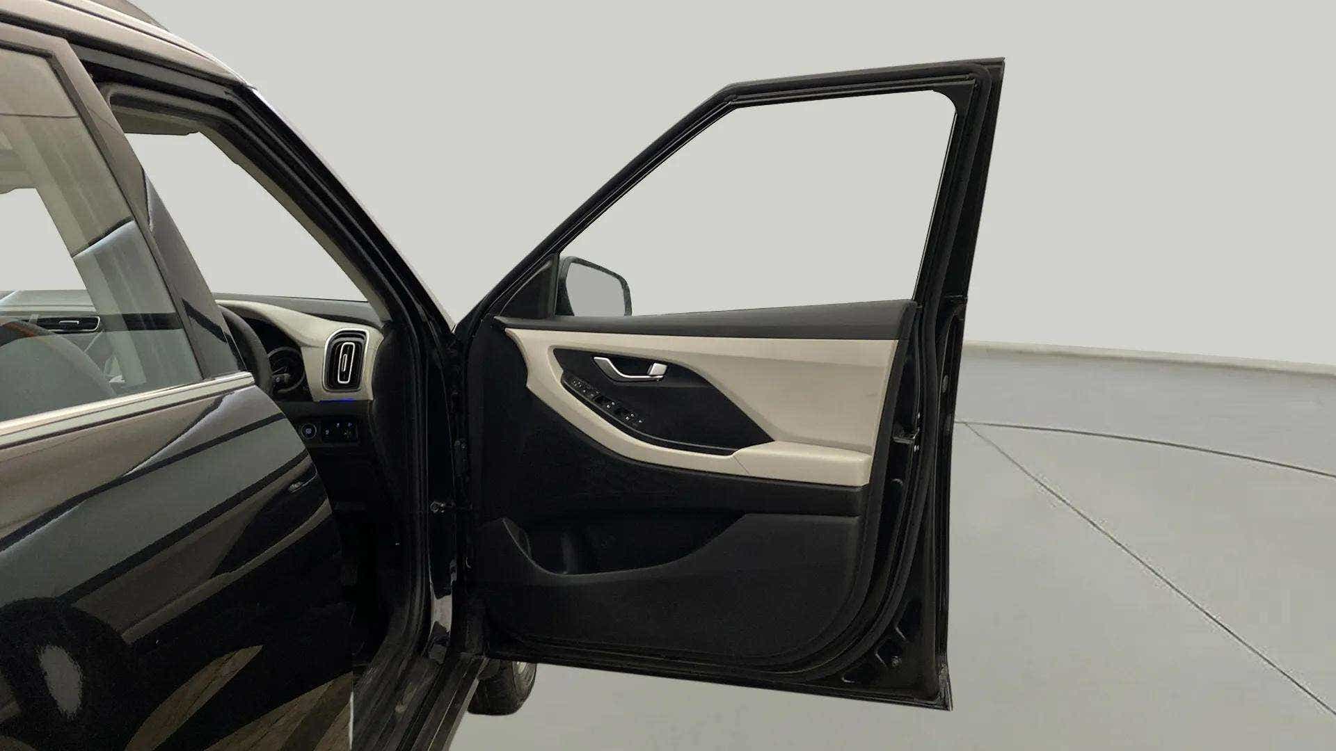 Driver side door panel of a Hyundai Creta 2018-2023