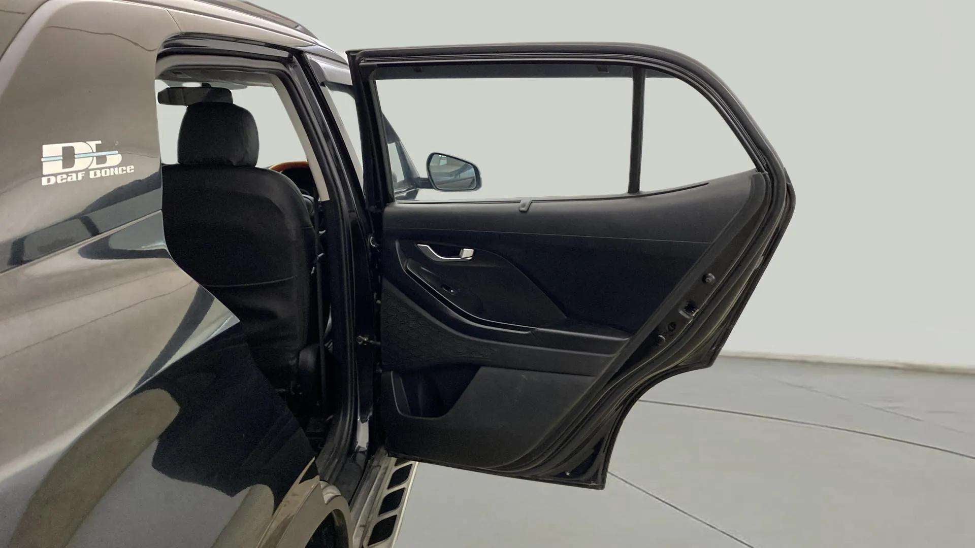 Rear door interior of a Hyundai Creta 2018-2023