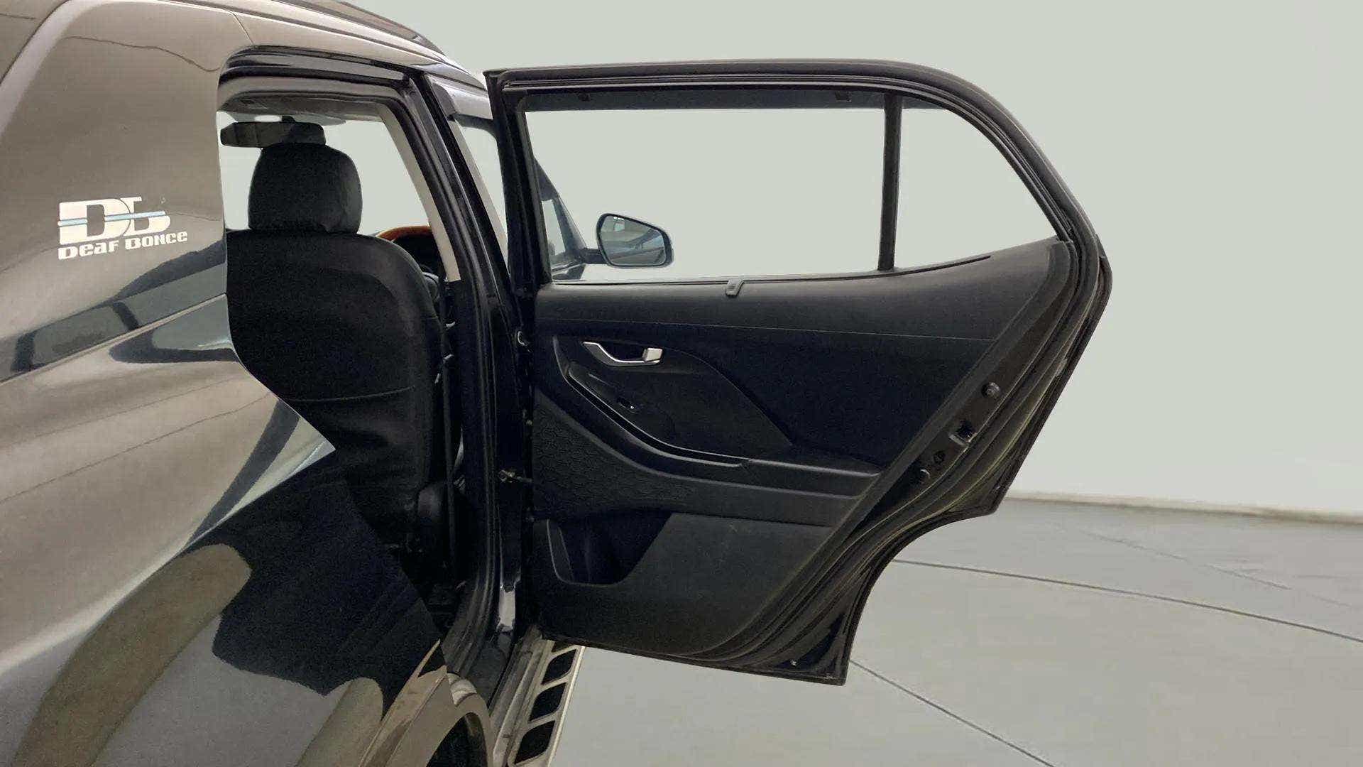 Rear door interior of a Hyundai Creta 2018-2023