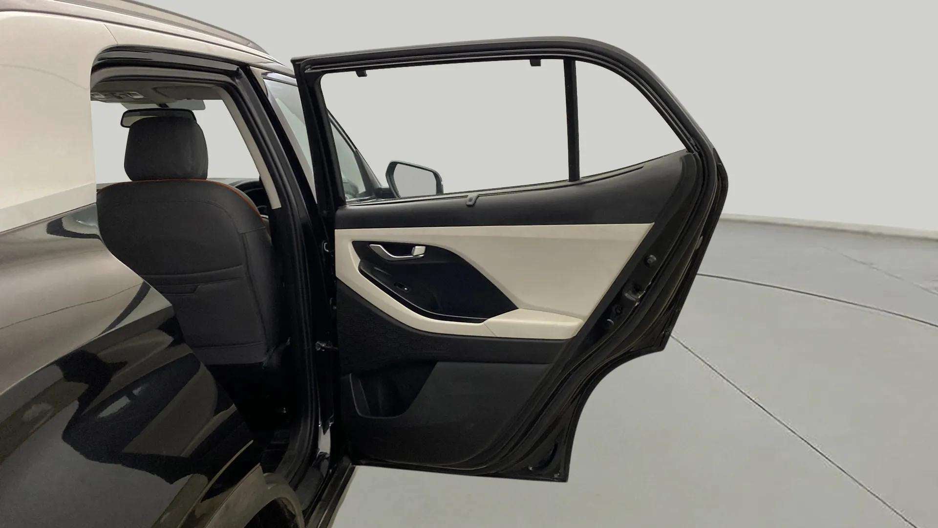 Rear passenger door interior of a Hyundai Creta 2018-2023