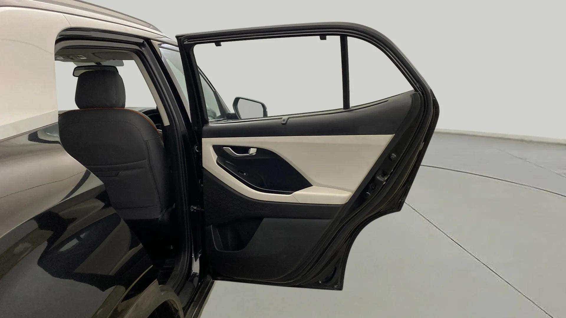 Rear passenger door interior of a Hyundai Creta 2018-2023