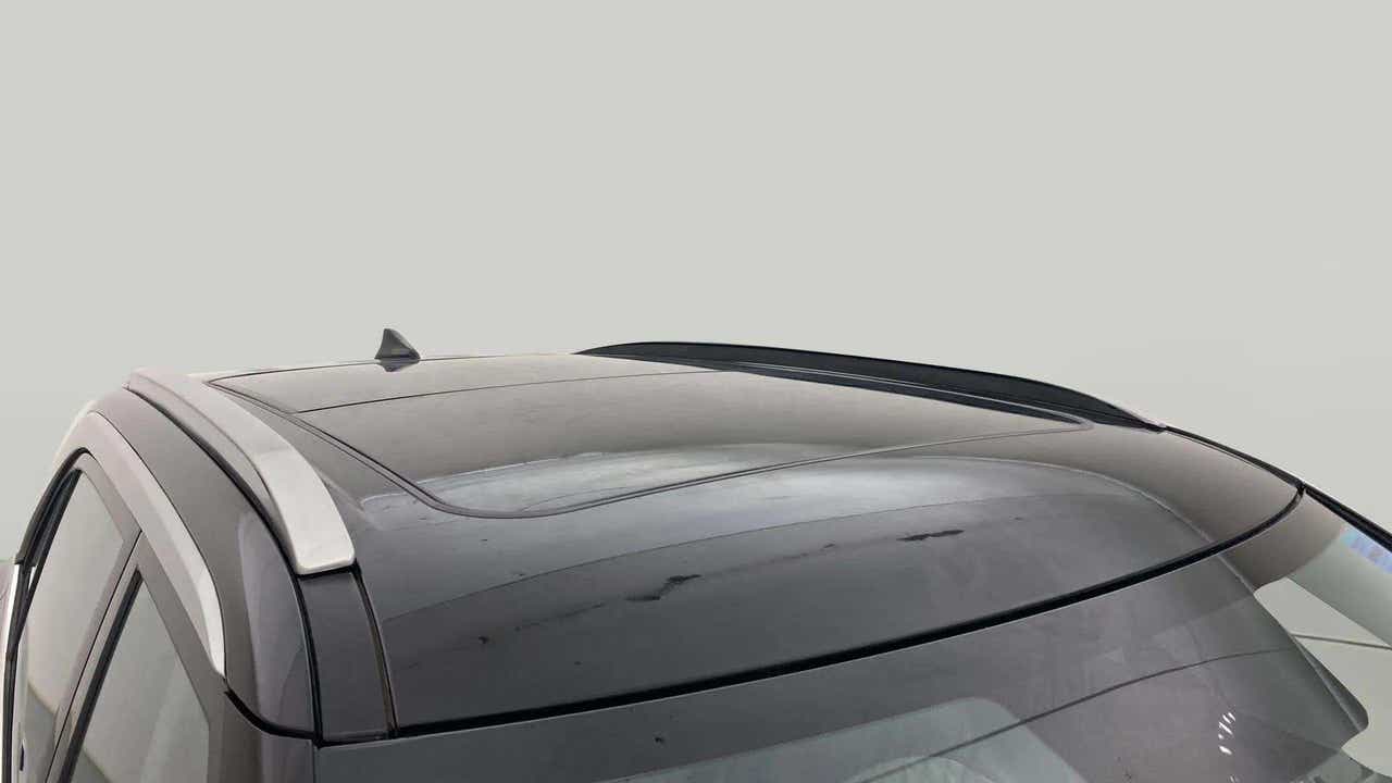 Sunroof and roof rail view of a Hyundai Creta 2018-2023