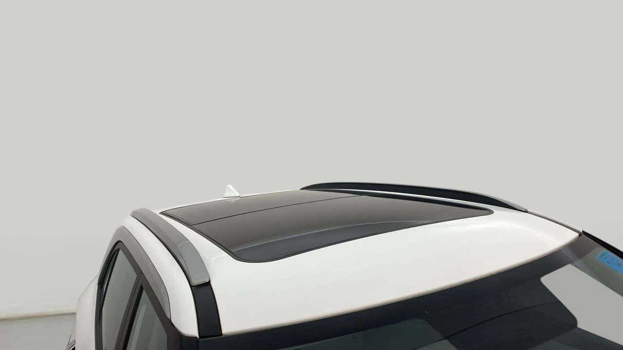 Sunroof view of a Hyundai Creta 2018-2023