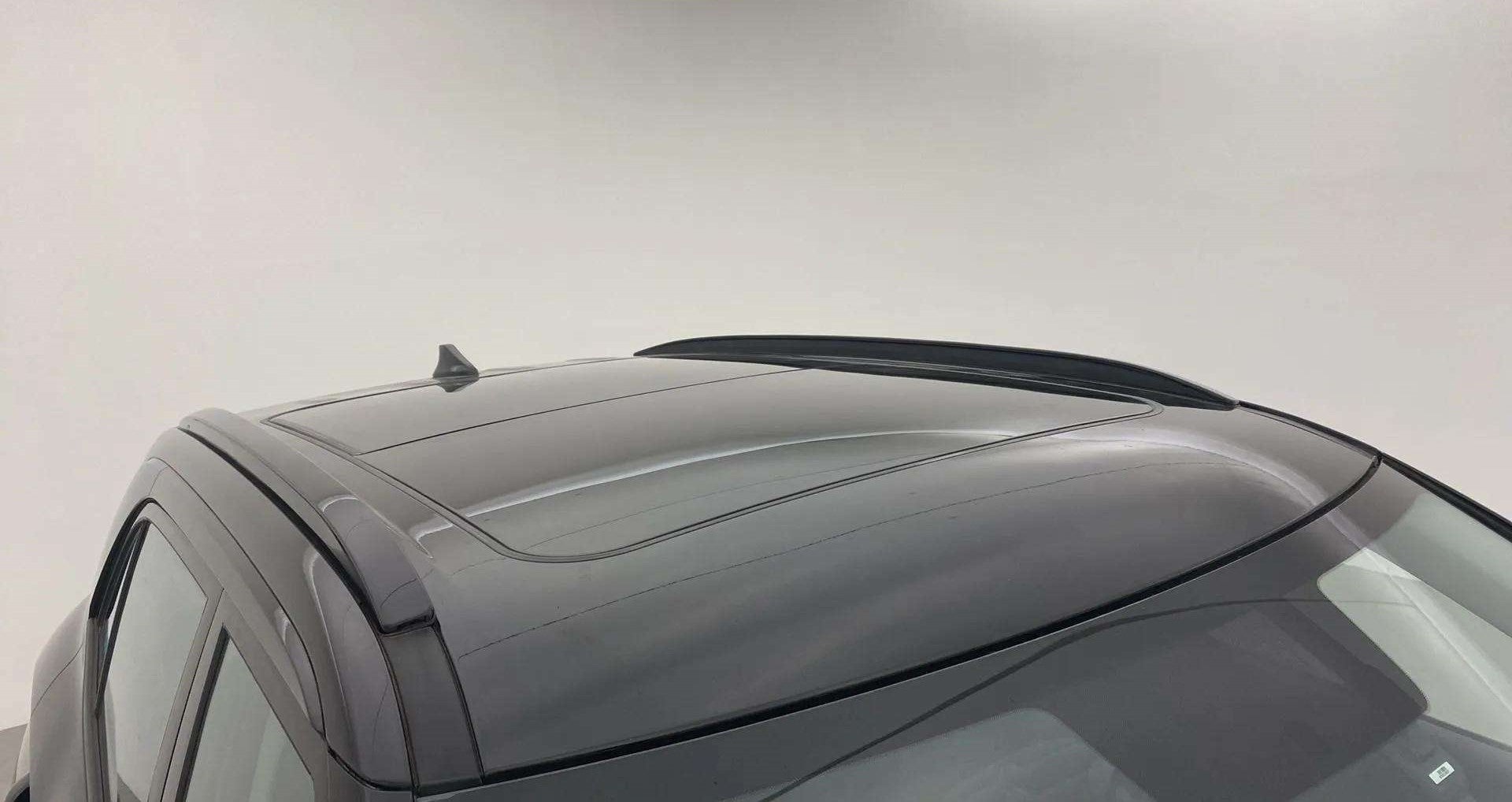 Roof and sunroof view of a Hyundai Creta 2018-2023
