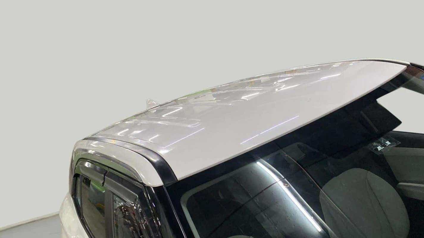 Roof and upper side view of a Hyundai Creta 2018-2023