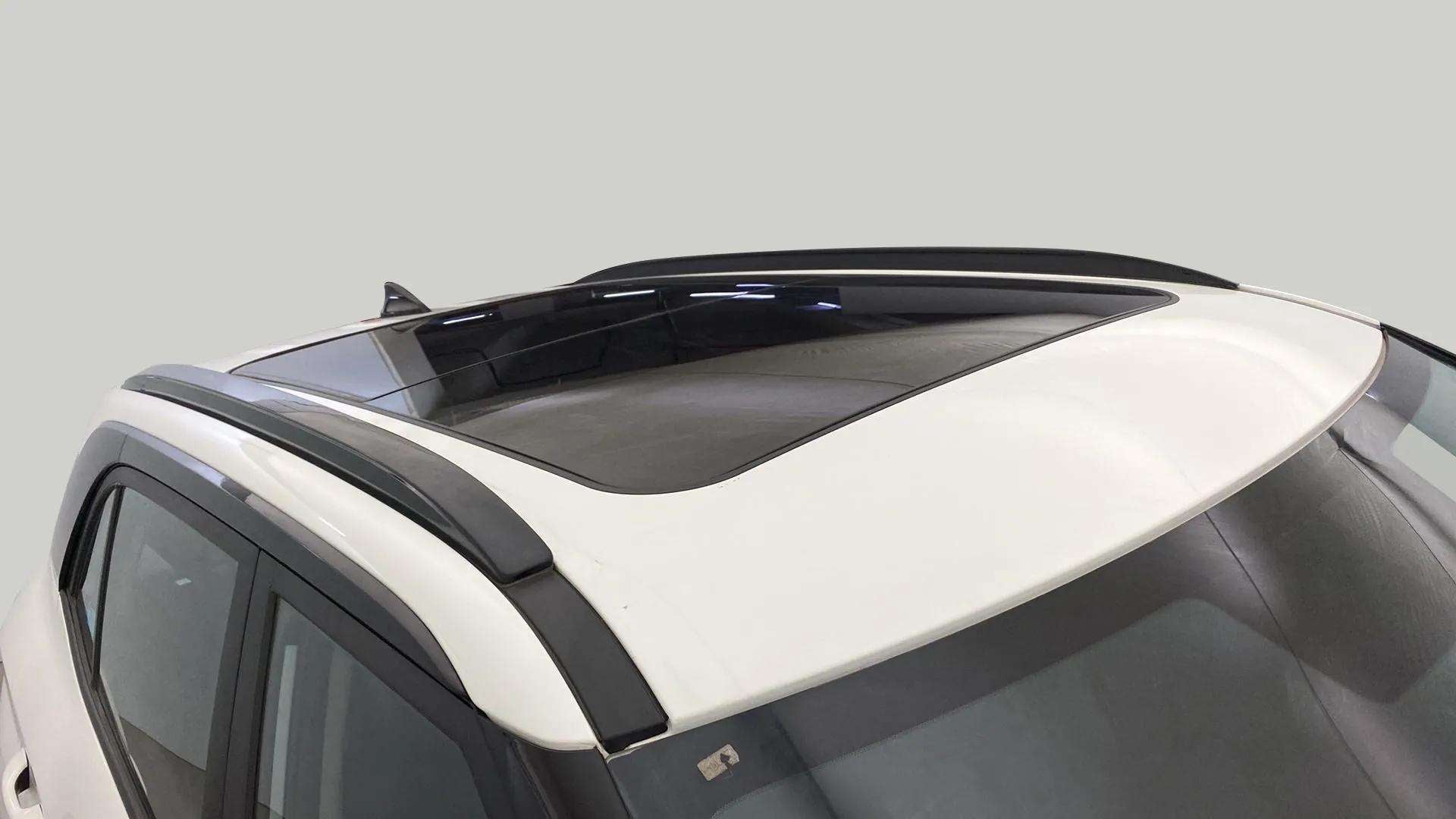 Sunroof and roof rails view of a Hyundai Creta 2018-2023