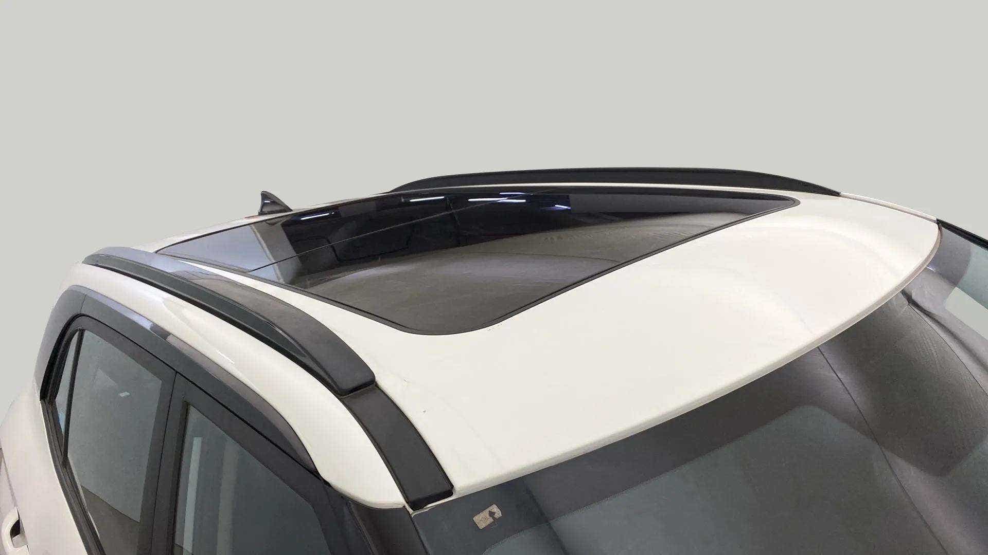 Sunroof and roof rails view of a Hyundai Creta 2018-2023