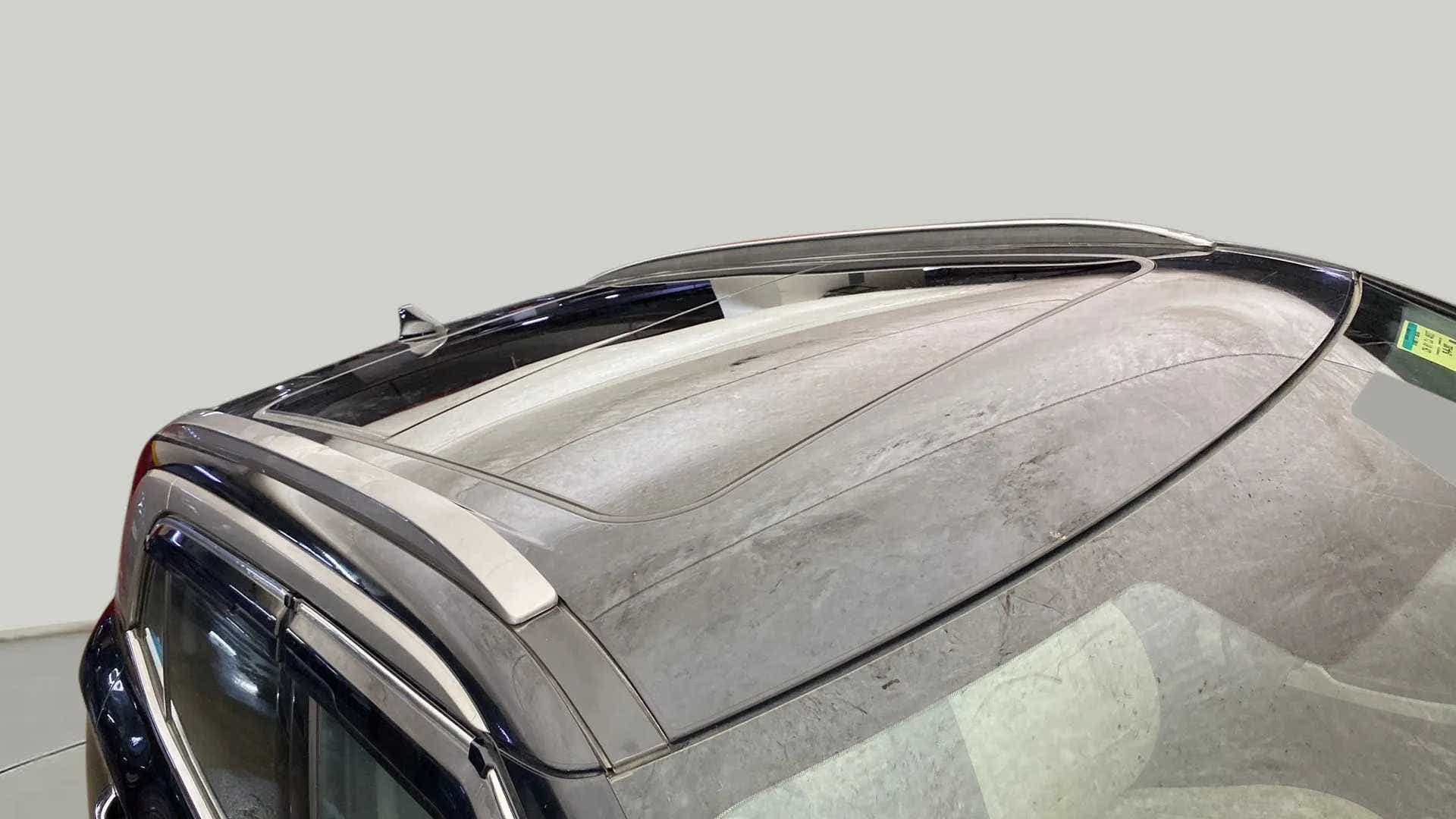 Sunroof and roof rails view of a Hyundai Creta 2018-2023