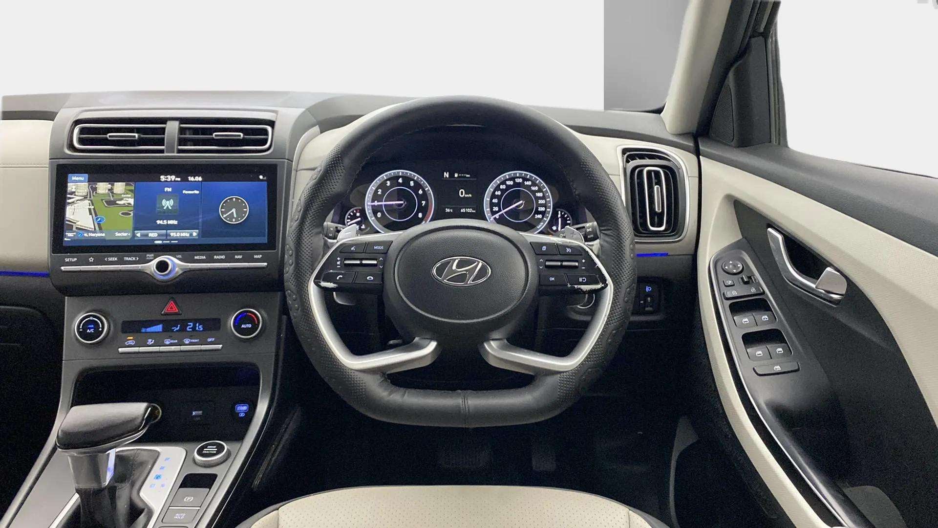 Dashboard and steering wheel of a Hyundai Creta 2018-2023