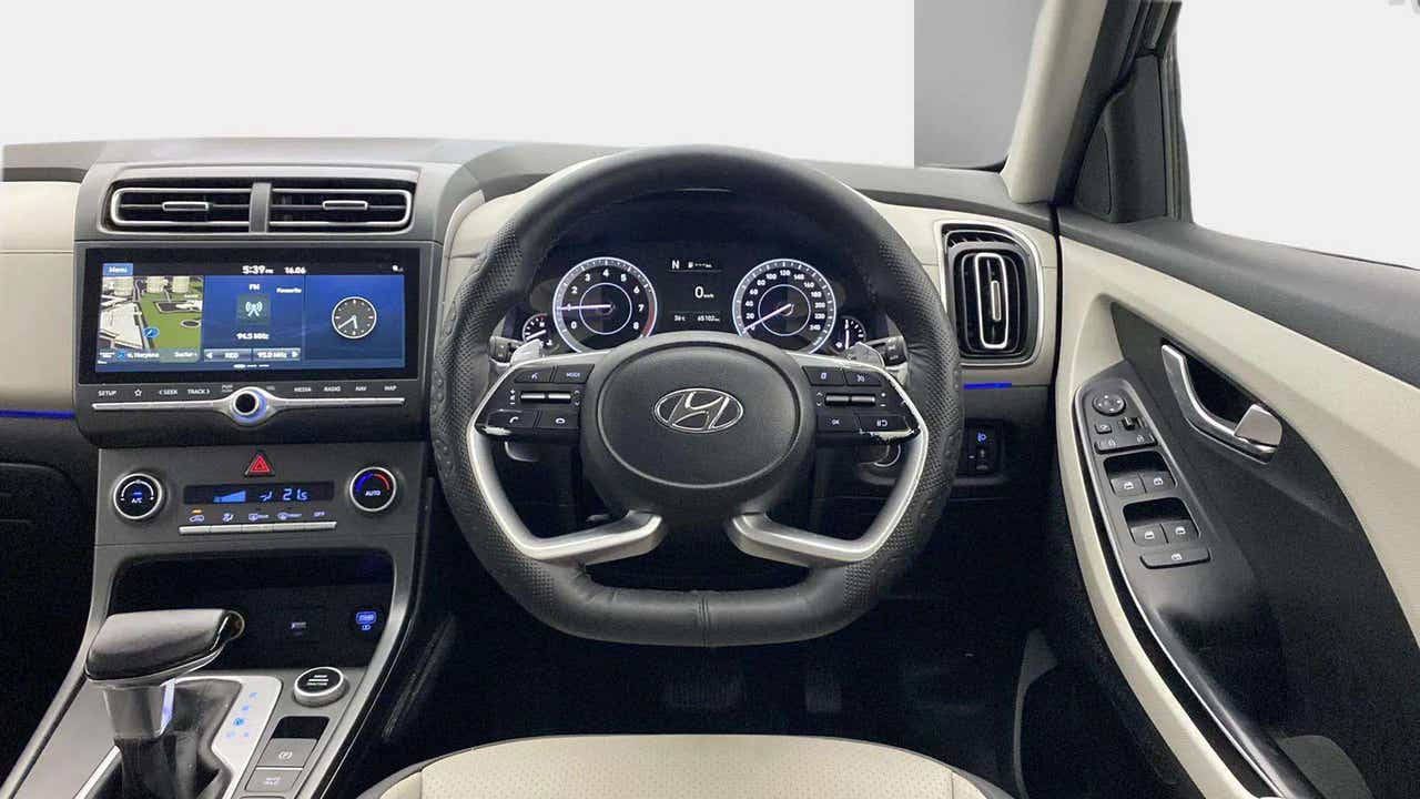Dashboard and steering wheel of a Hyundai Creta 2018-2023