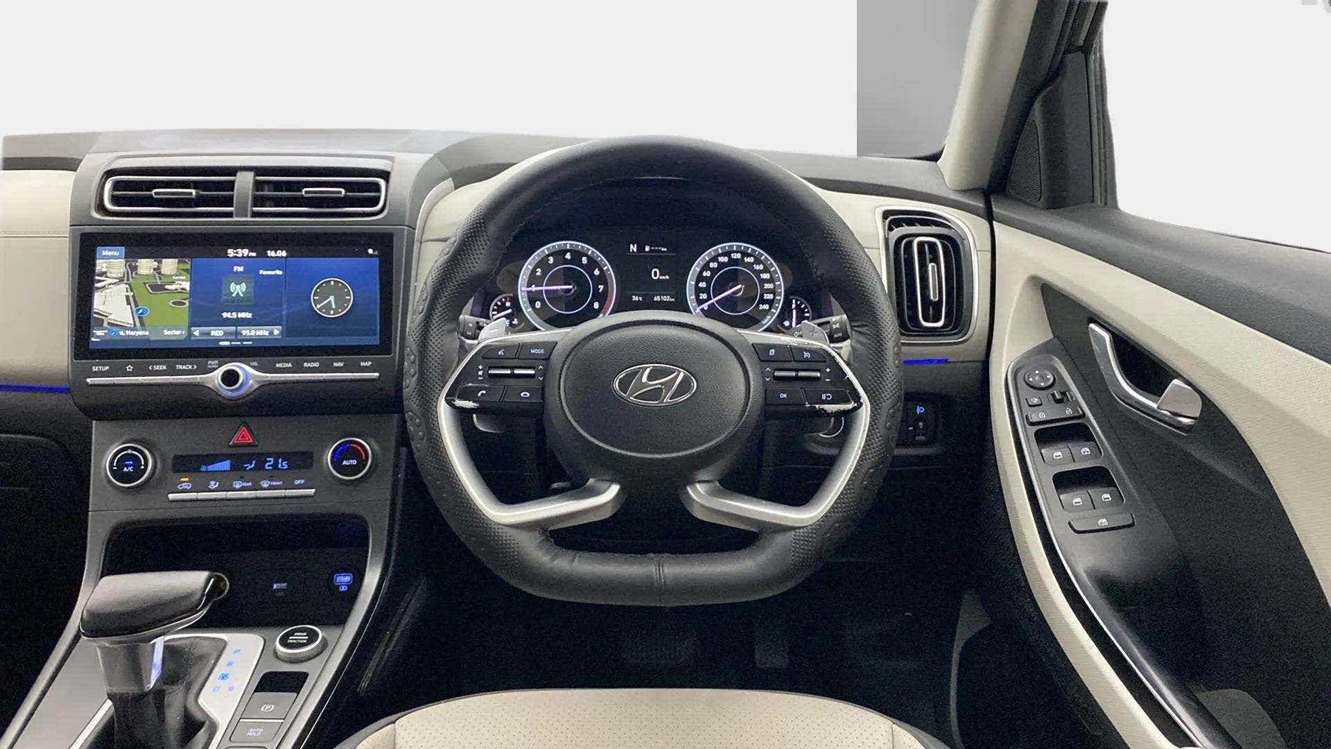 Dashboard and steering wheel of a Hyundai Creta 2018-2023