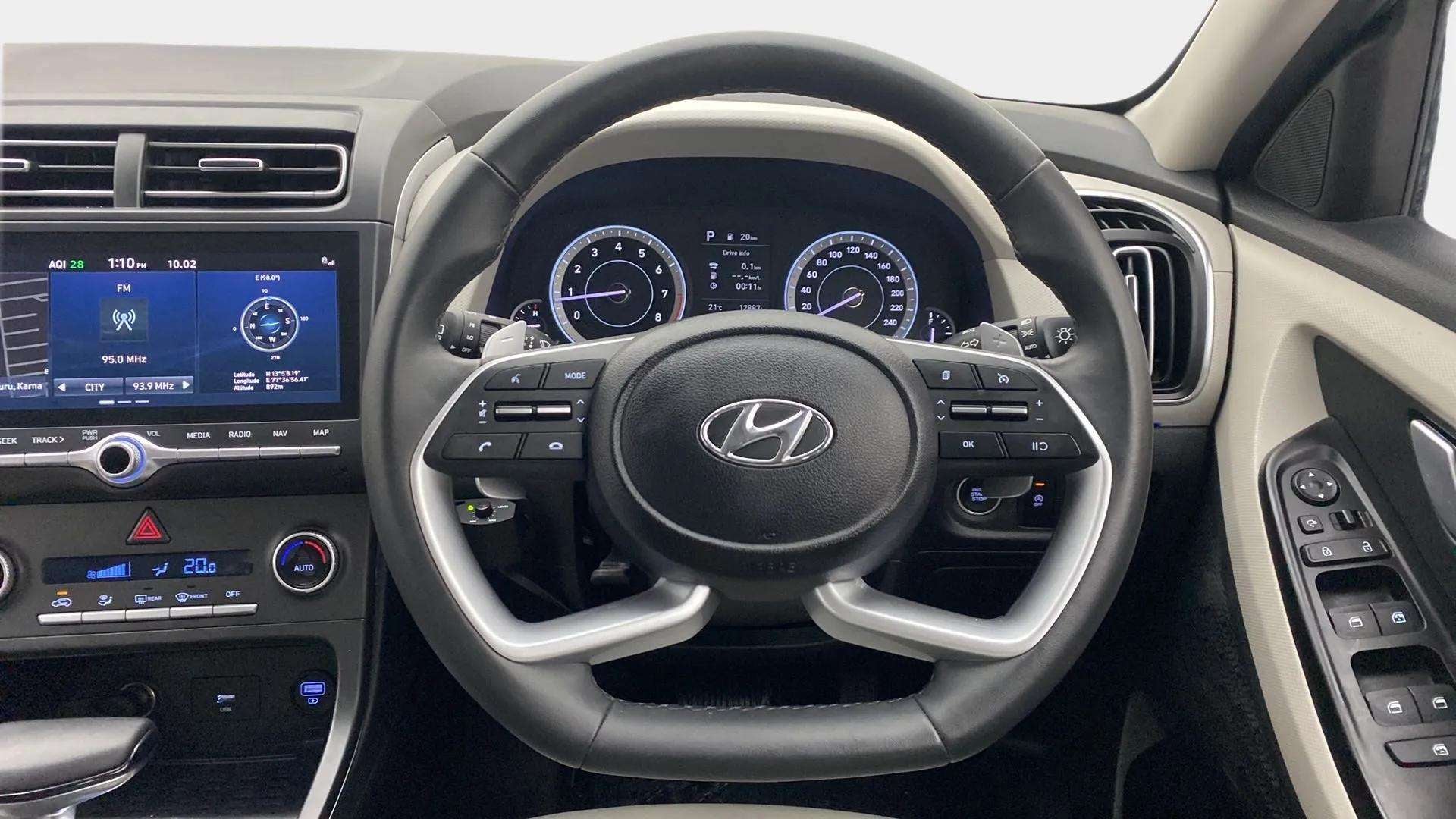 Dashboard and steering wheel of a Hyundai Creta 2018-2023