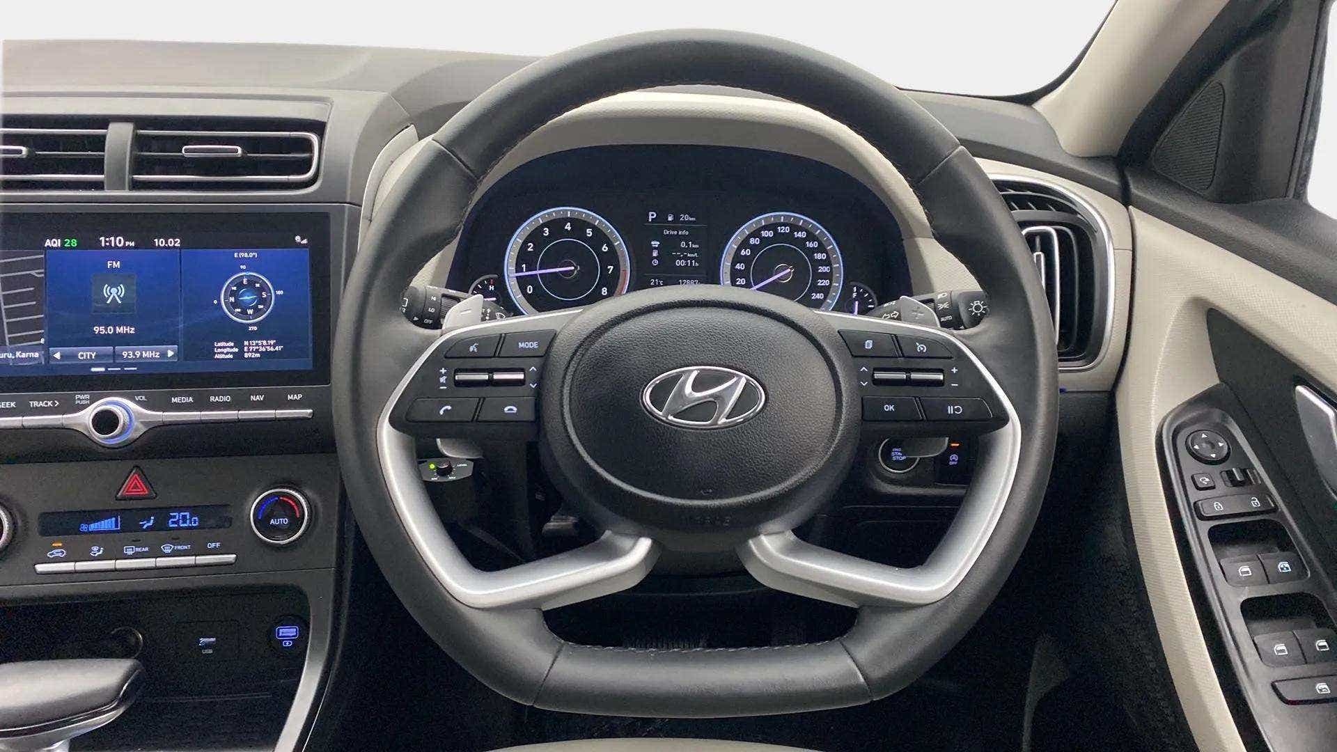 Dashboard and steering wheel of a Hyundai Creta 2018-2023