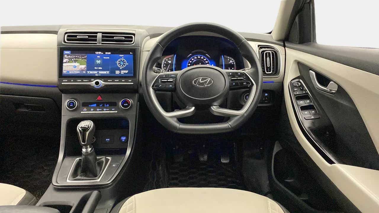 Dashboard and steering wheel of a Hyundai Creta 2018-2023