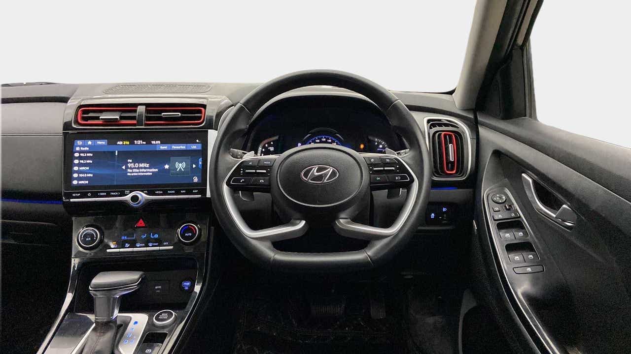 Dashboard and steering wheel of a Hyundai Creta 2018-2023