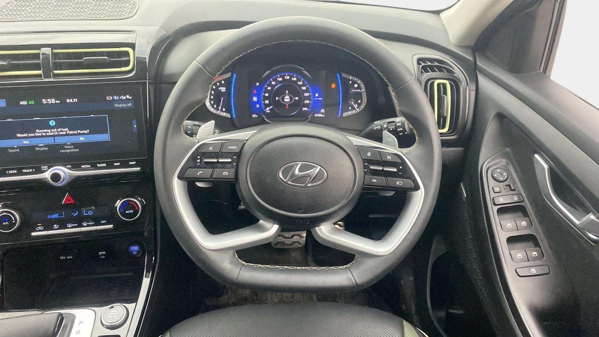 Dashboard and steering wheel of a Hyundai Creta 2018-2023