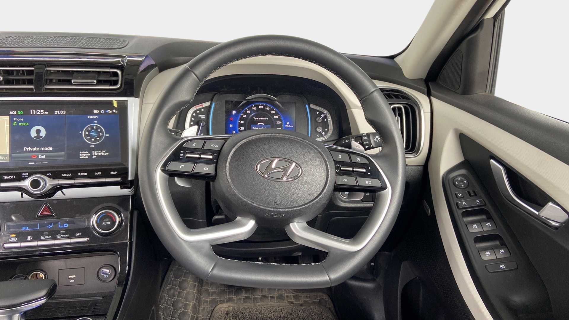 Steering wheel and dashboard of a Hyundai Creta 2018-2023