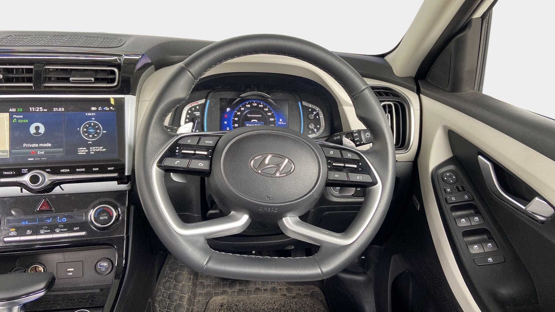Steering wheel and dashboard of a Hyundai Creta 2018-2023