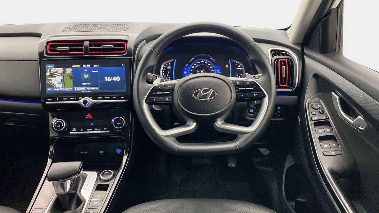 Dashboard and steering wheel of a Hyundai Creta 2018-2023