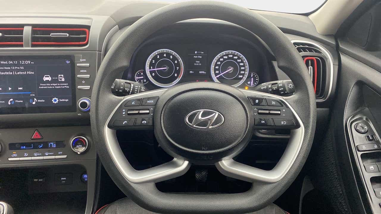 Steering wheel and dashboard of a Hyundai Creta 2018-2023