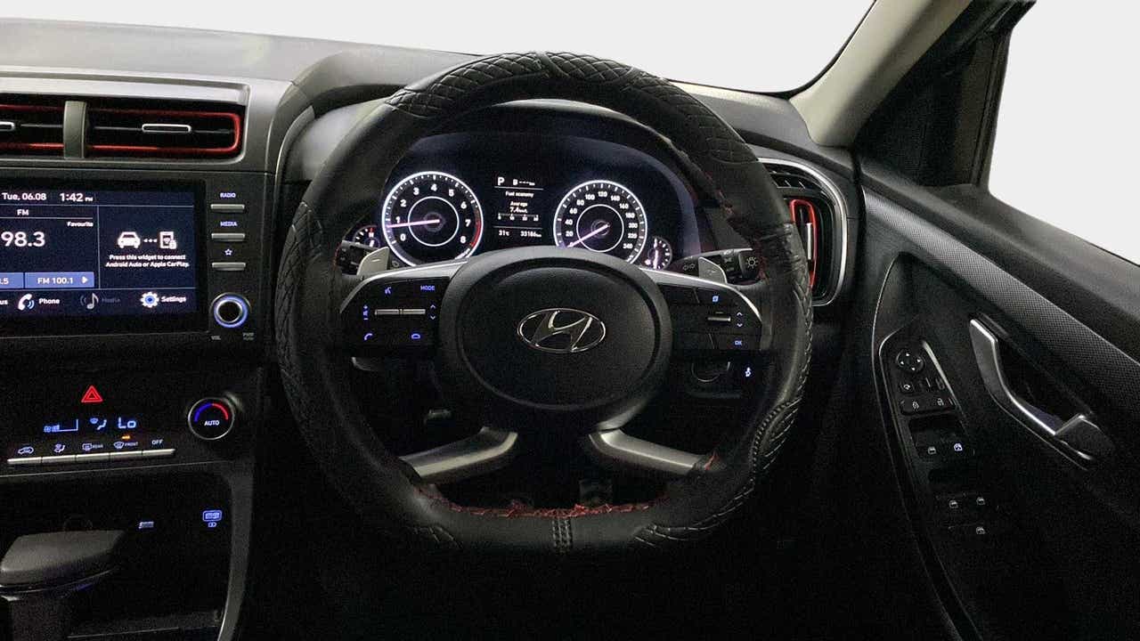 Dashboard and steering wheel of a Hyundai Creta 2018-2023