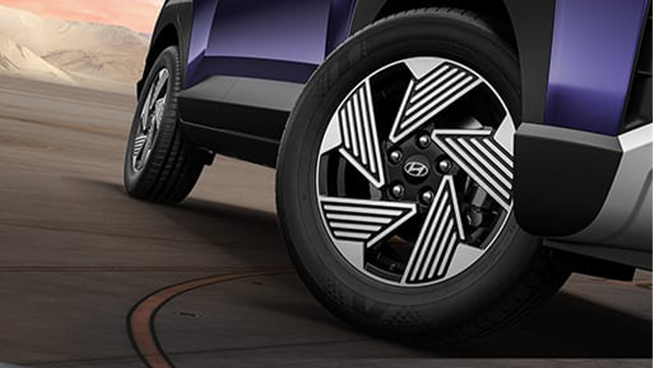 Close-up of the wheel of a Hyundai Venue Facelift