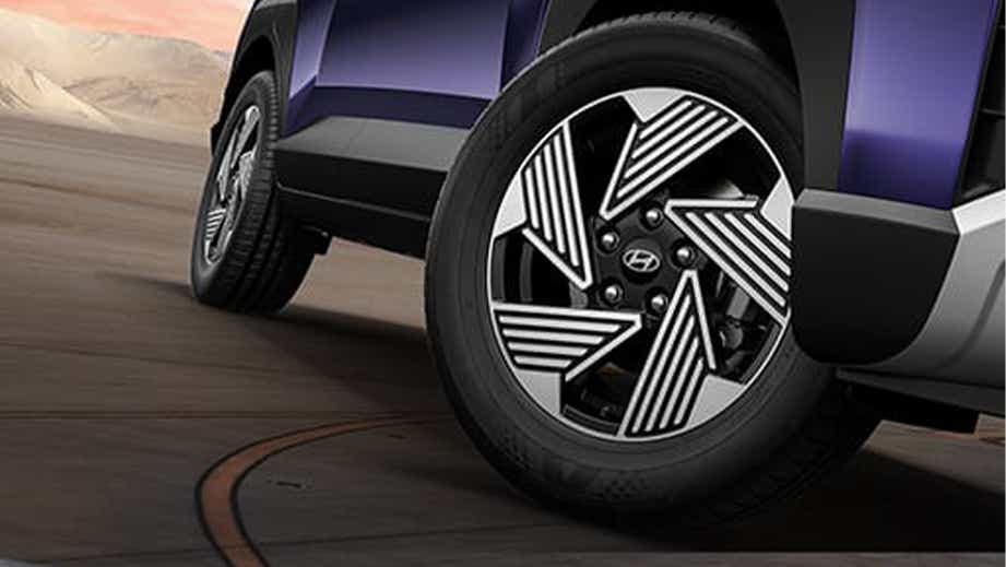Close-up of the wheel of a Hyundai Venue Facelift