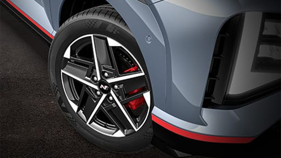 Front wheel and fender detail of a Hyundai Venue N Line Facelift