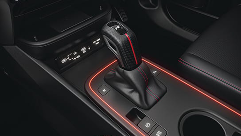 Gear selector and center console of a Hyundai Venue N Line Facelift