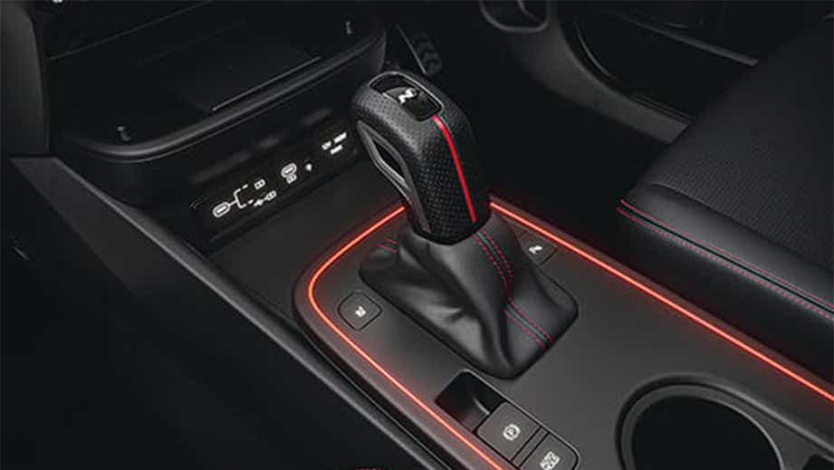 Gear selector and center console of a Hyundai Venue N Line Facelift
