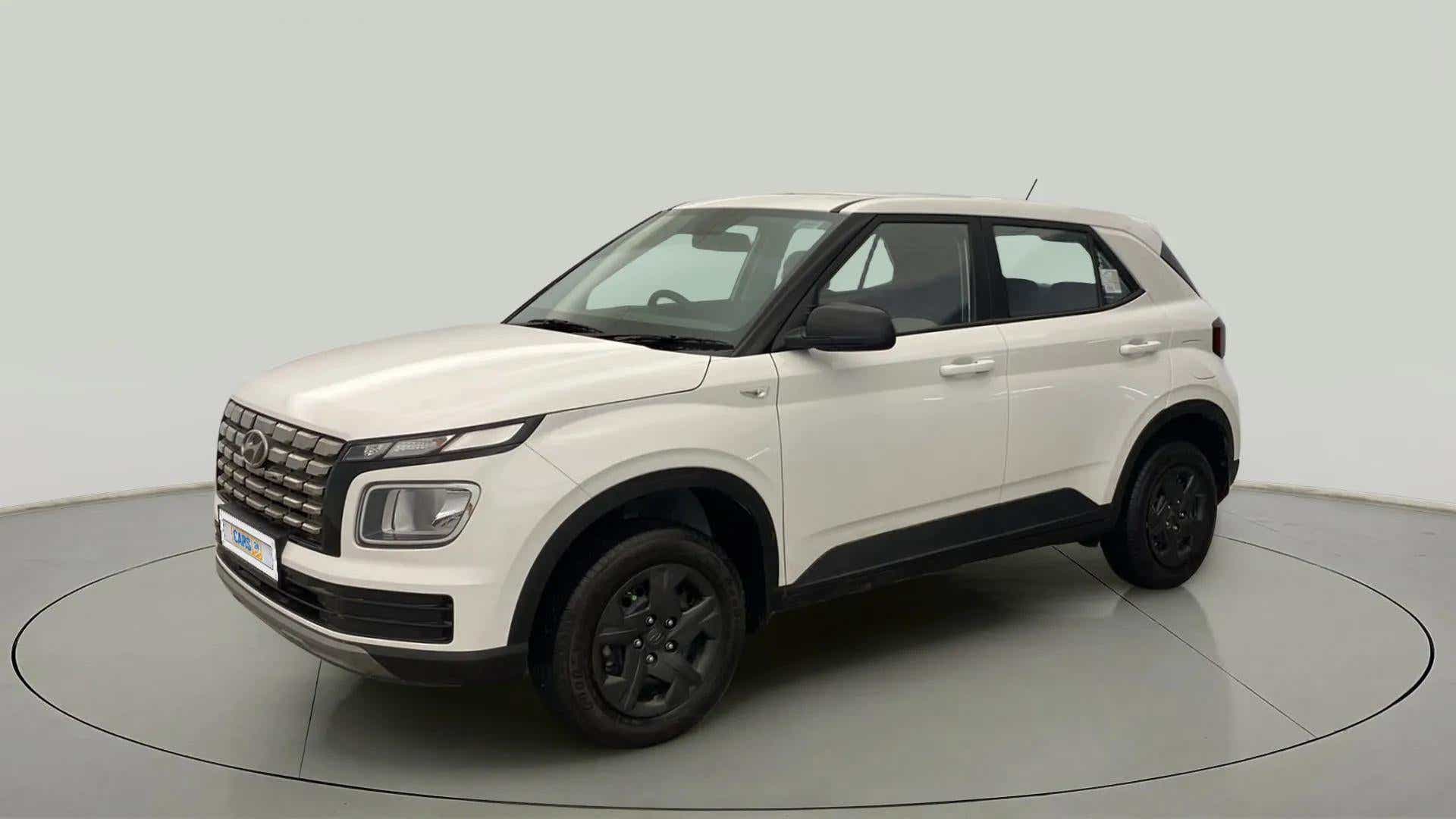 Front three-quarter view of a Atlas White Hyundai Venue